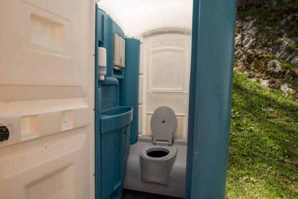 Best Portable bathroom rental  in Waynesville, MO